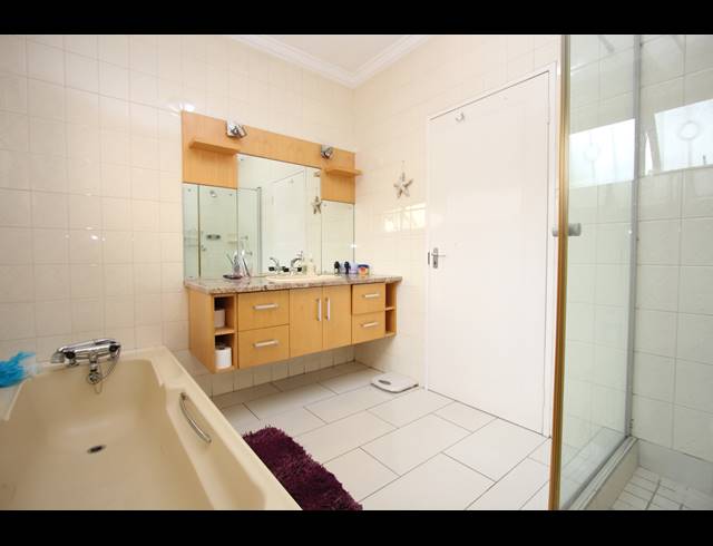 5 BEDROOM HOUSE TO LET IN BEDFORD GARDENS